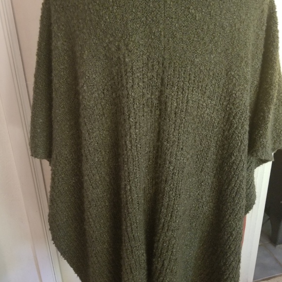 Cape - Picture 2 of 3